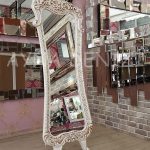 Bihter Model Eskitme Beyaz Renk Ayaklı Boy Aynası-1