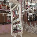Bihter Model Eskitme Beyaz Renk Ayaklı Boy Aynası