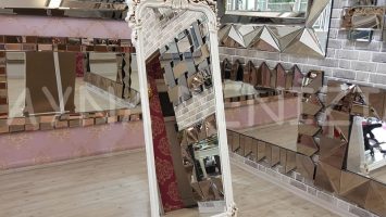 Vintage Madam Model Eskitme Beyaz Renk Ayaklı Boy Aynası