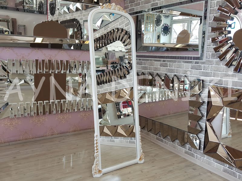 Matmazel Model Beyaz Altın Renk Ayaklı Boy Aynası