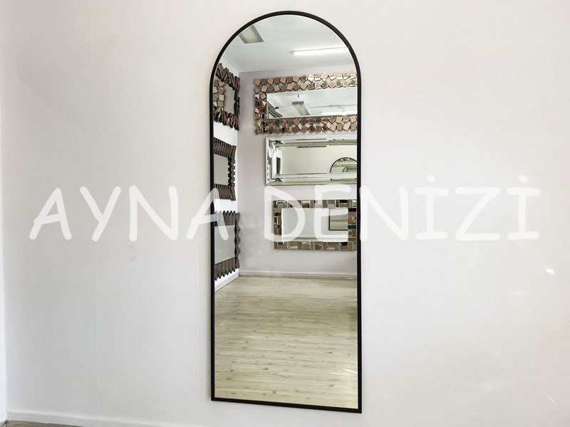 Matilda Elegant Model Siyah Renk Metal Çerçeveli Boy Aynası